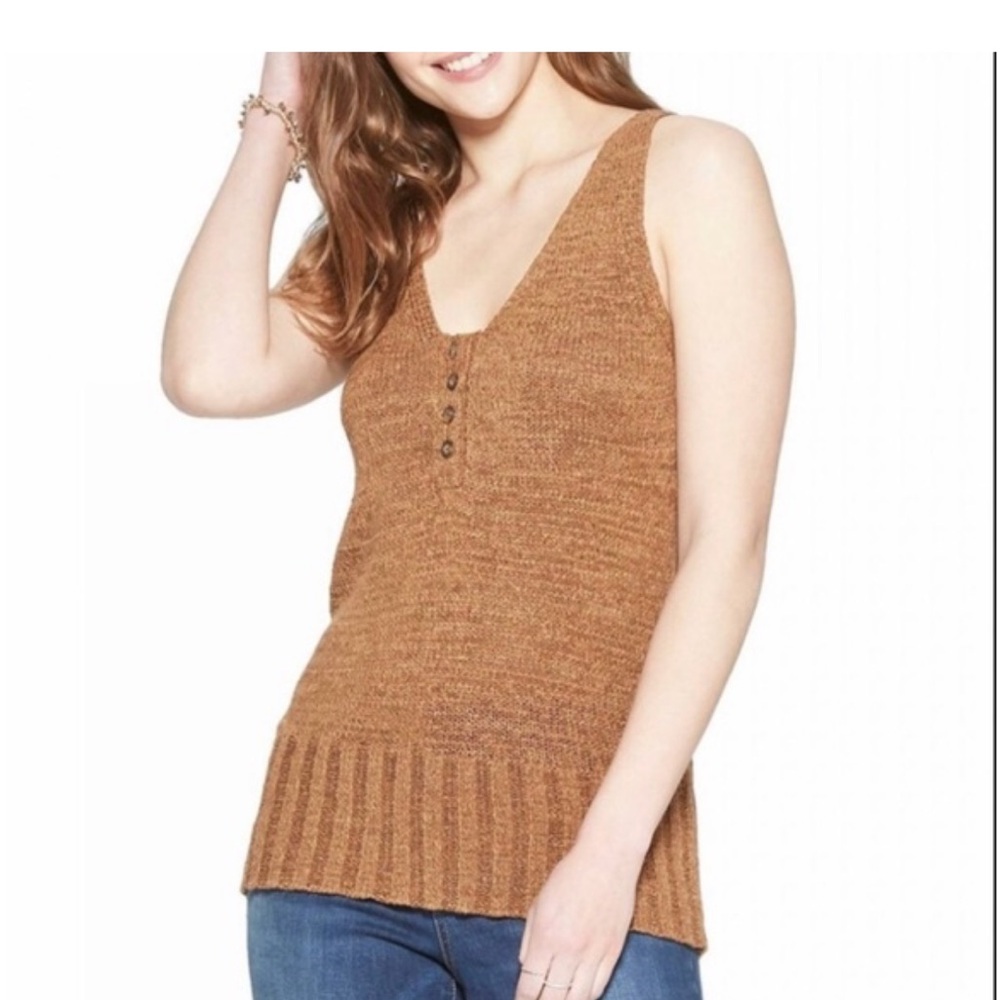 Universal Thread Women's Sleeveless V-Neck Henley Sweater Tank Top